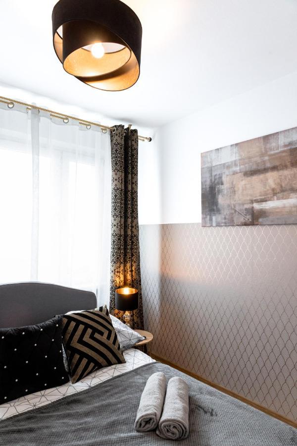 Clicktheflat Conrada Apart Rooms Warsaw Luaran gambar