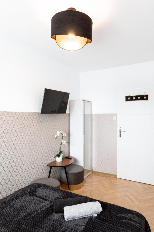 Clicktheflat Conrada Apart Rooms Warsaw Luaran gambar