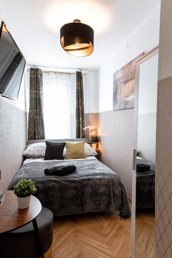 Clicktheflat Conrada Apart Rooms Warsaw Luaran gambar
